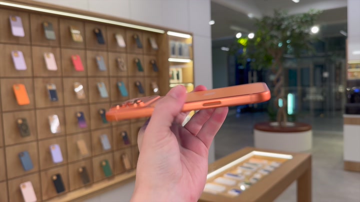 iPhone 17 Pro Max Cosmic Orange