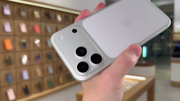 iPhone 17 Pro Max Silver