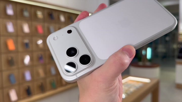iPhone 17 Pro Max Silver