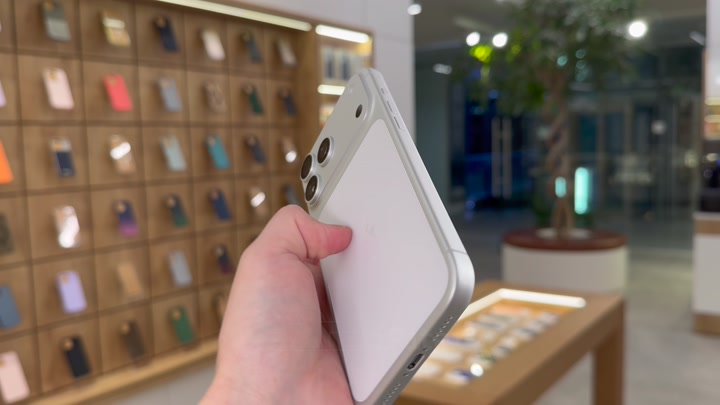 iPhone 17 Pro Max Silver
