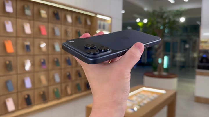 iPhone 17 Pro Max Deep Blue