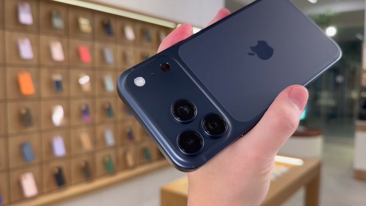iPhone 17 Pro Max Deep Blue