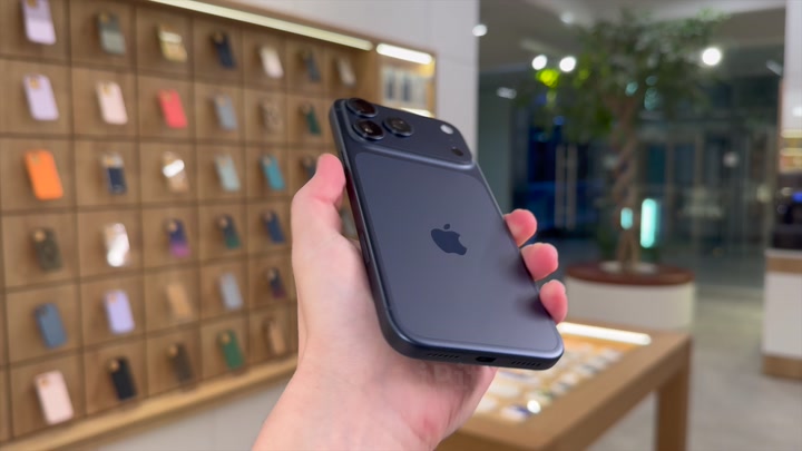 iPhone 17 Pro Max Deep Blue