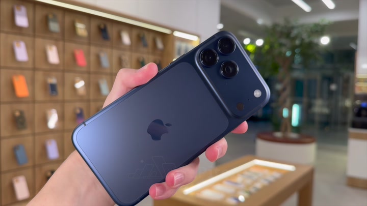 iPhone 17 Pro Max Deep Blue